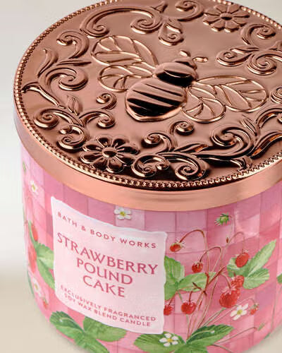 Bath & Body Works 3 wick Candle - Strawberry Poundcake