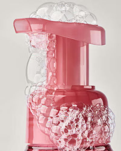 Bath & Body Works Foaming Soap - Strawberry Poundcake