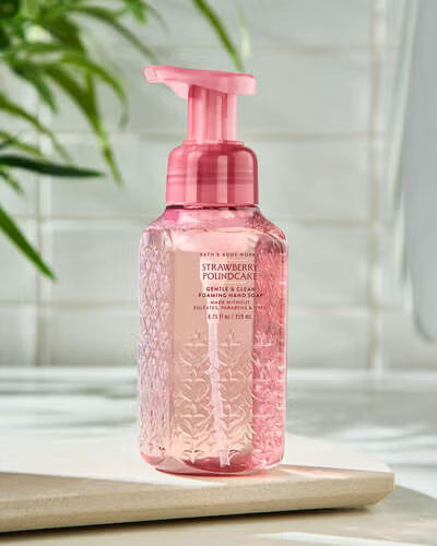 Bath & Body Works Foaming Soap - Strawberry Poundcake